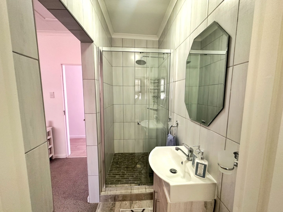 5 Bedroom Property for Sale in Fraaiuitsig Western Cape